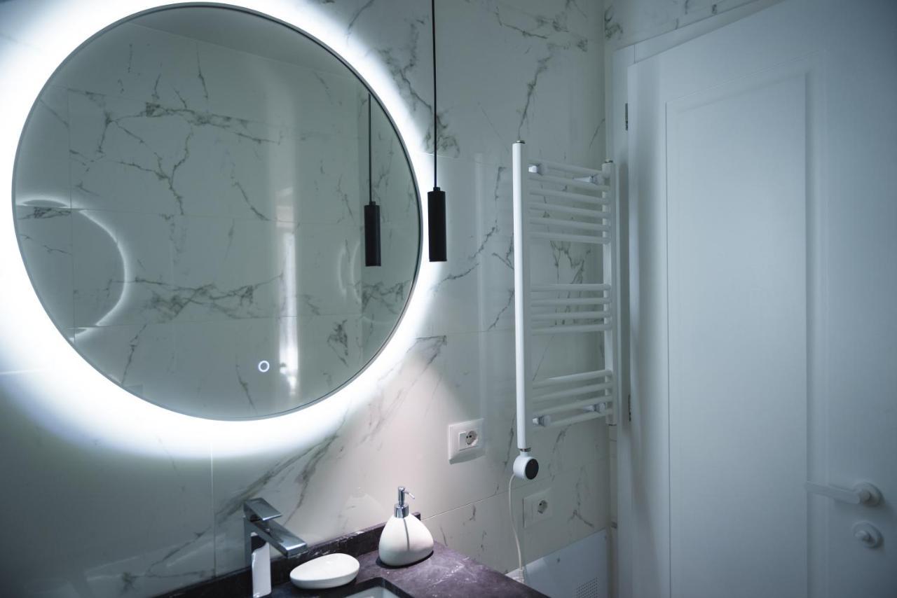 Tam Skanderbeg Square City Center Apartment No4 Tirana Exteriör bild