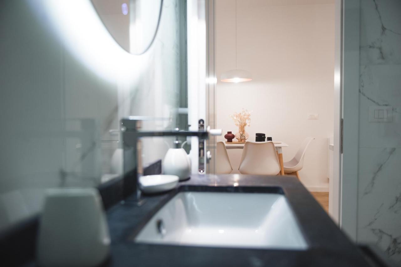 Tam Skanderbeg Square City Center Apartment No4 Tirana Exteriör bild